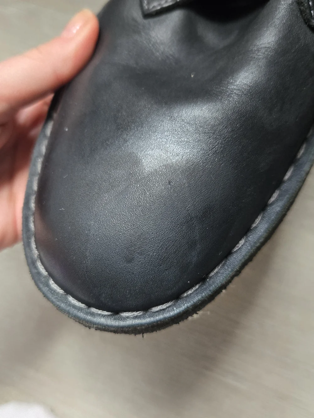 Clarks Men's 10 Black Leather Ankle Shoes - Classic Chukka Style